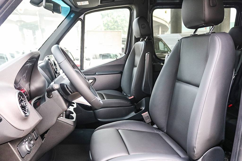 Thumbnail: 2025 Mercedes-Benz Sprinter - 11