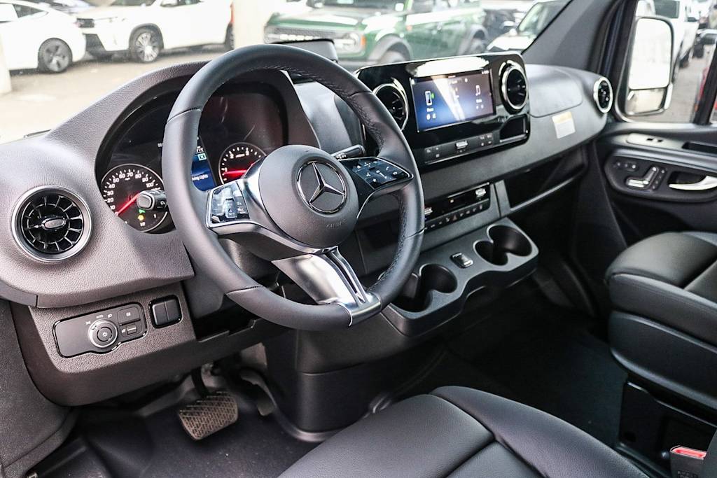 Thumbnail: 2025 Mercedes-Benz Sprinter - 2
