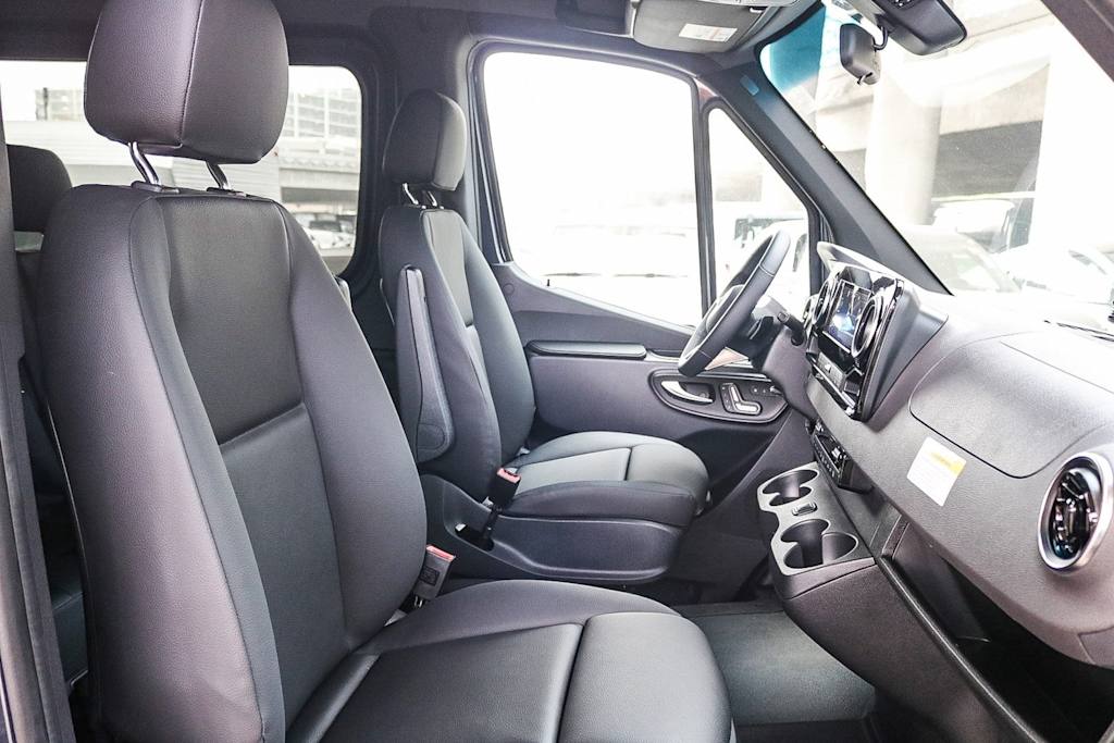 Thumbnail: 2025 Mercedes-Benz Sprinter - 10