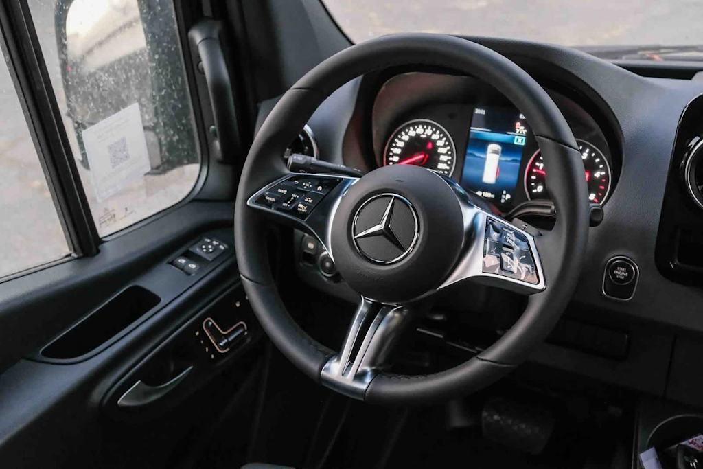 Thumbnail: 2026 Mercedes-Benz Sprinter - 10