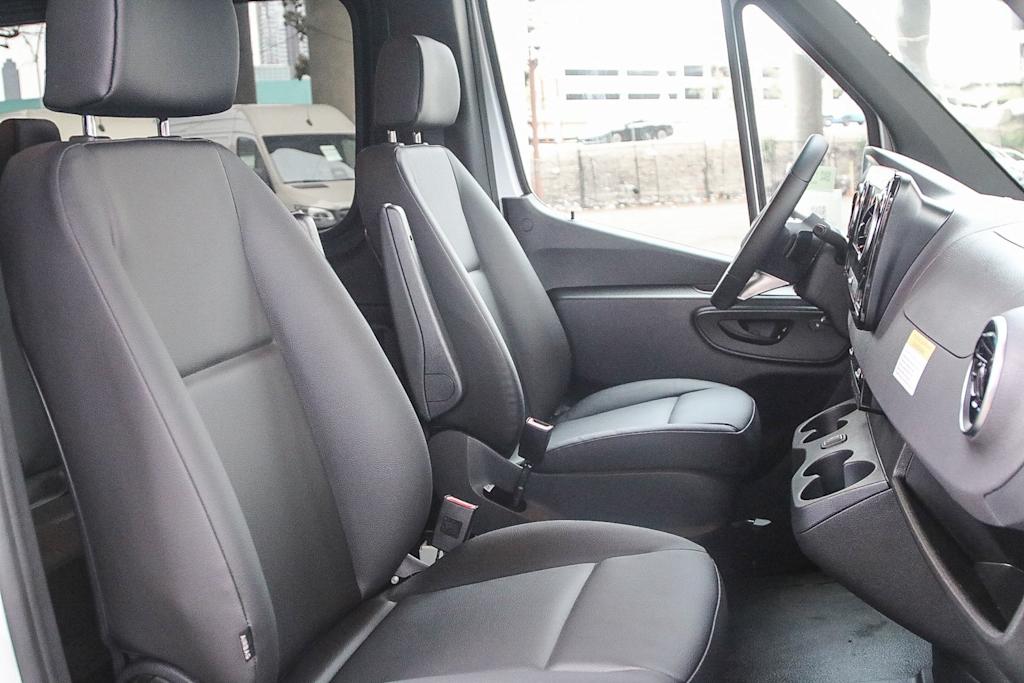 Thumbnail: 2025 Mercedes-Benz Sprinter - 10