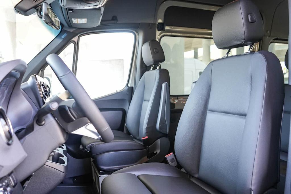Thumbnail: 2026 Mercedes-Benz Sprinter - 9