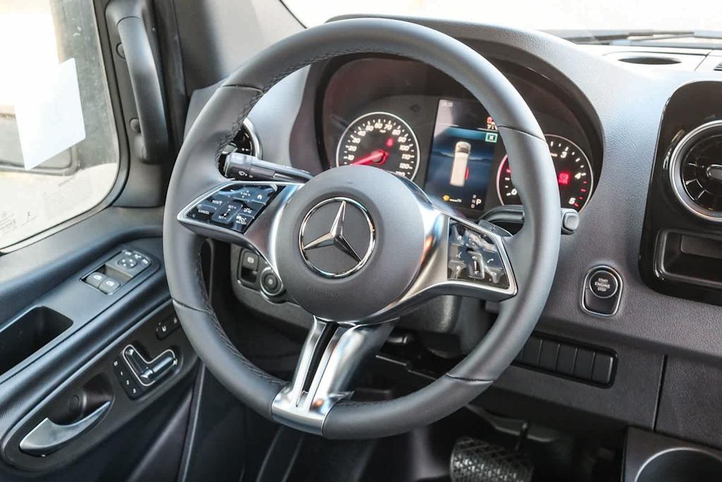 Thumbnail: 2026 Mercedes-Benz Sprinter - 8