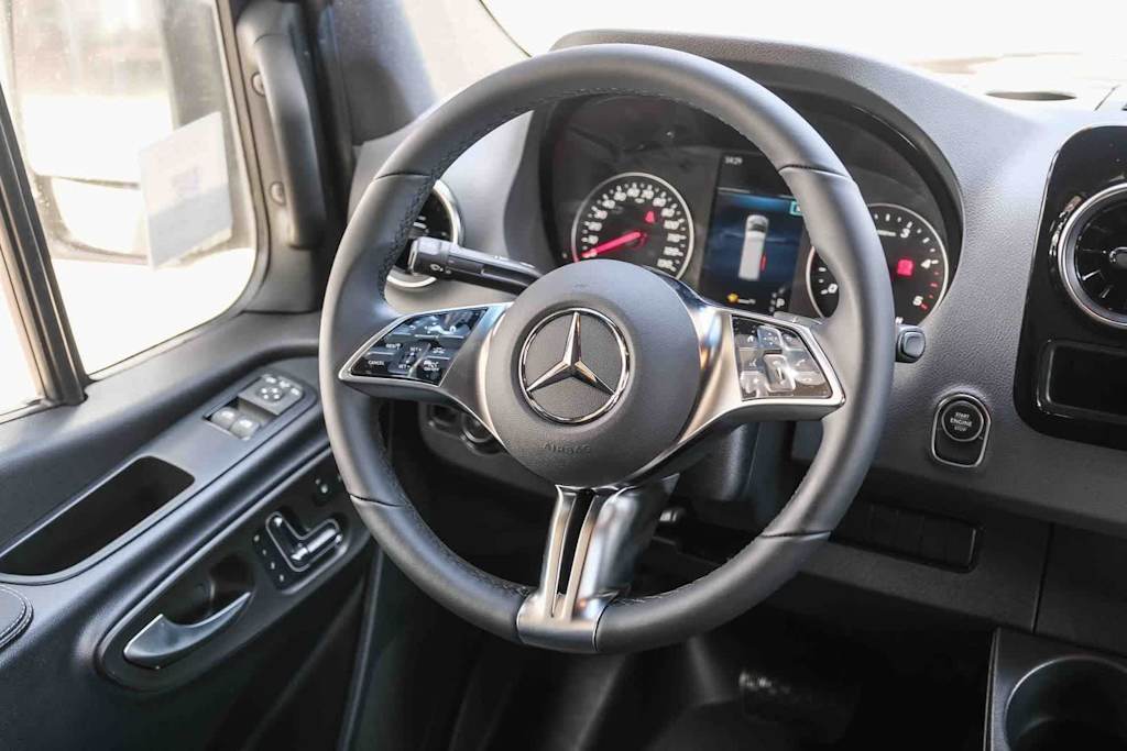 Thumbnail: 2026 Mercedes-Benz Sprinter - 9