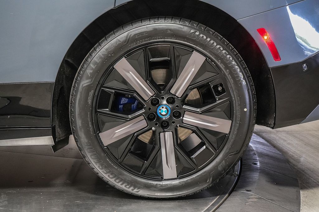 Thumbnail: 2023 BMW iX - 7