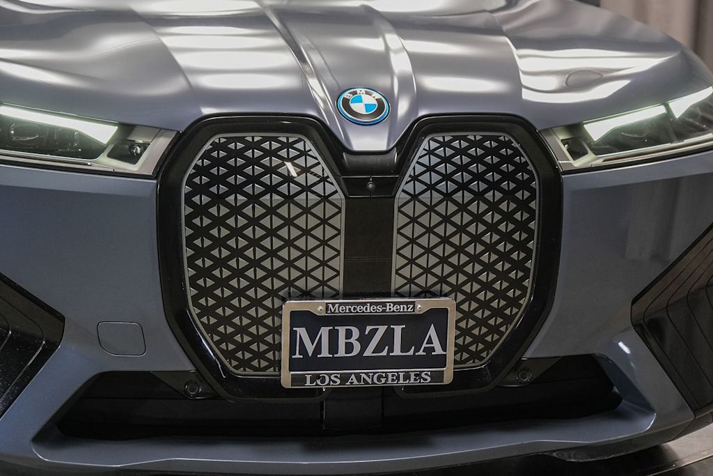 Thumbnail: 2023 BMW iX - 17