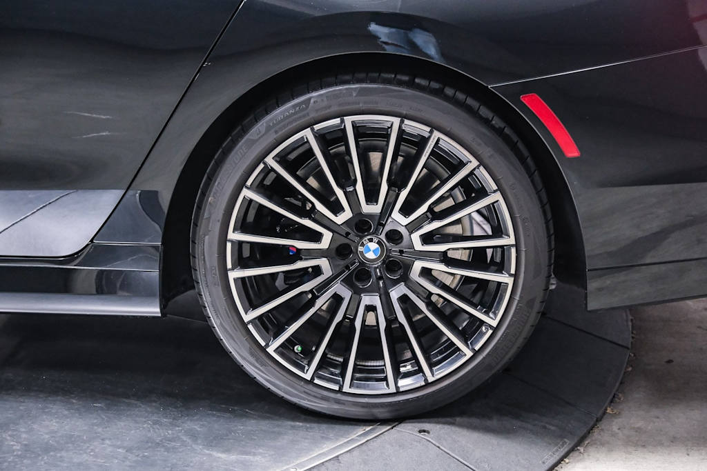 Thumbnail: 2025 BMW 7 Series - 6