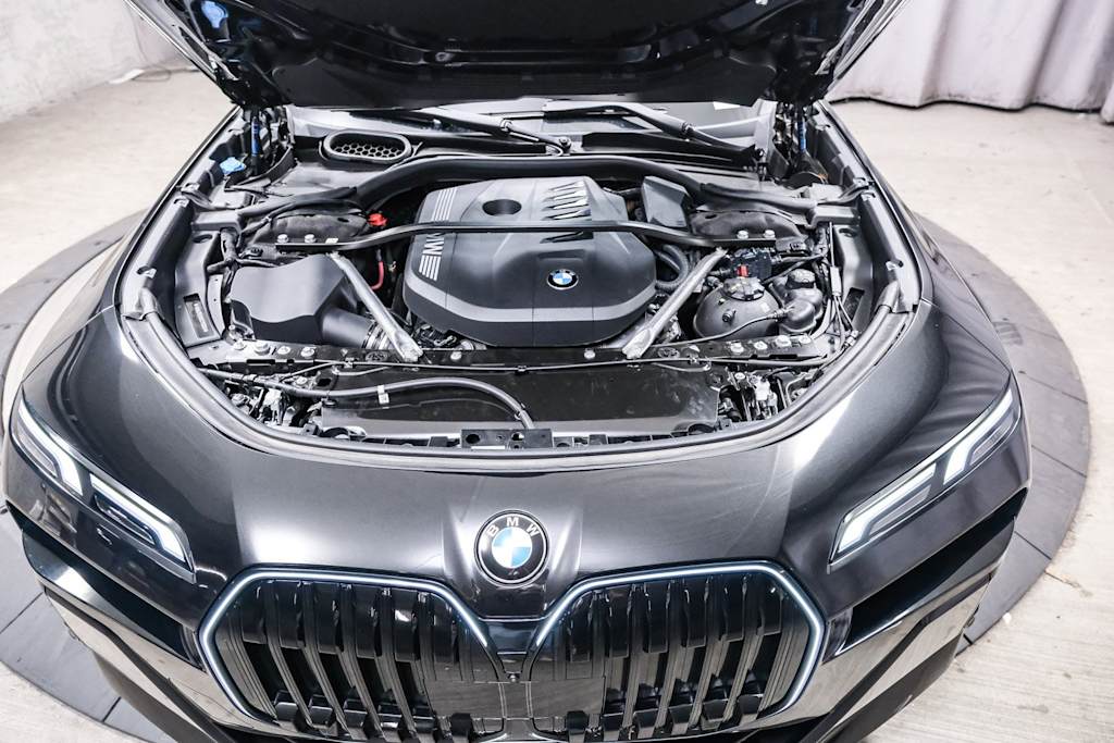 Thumbnail: 2025 BMW 7 Series - 7