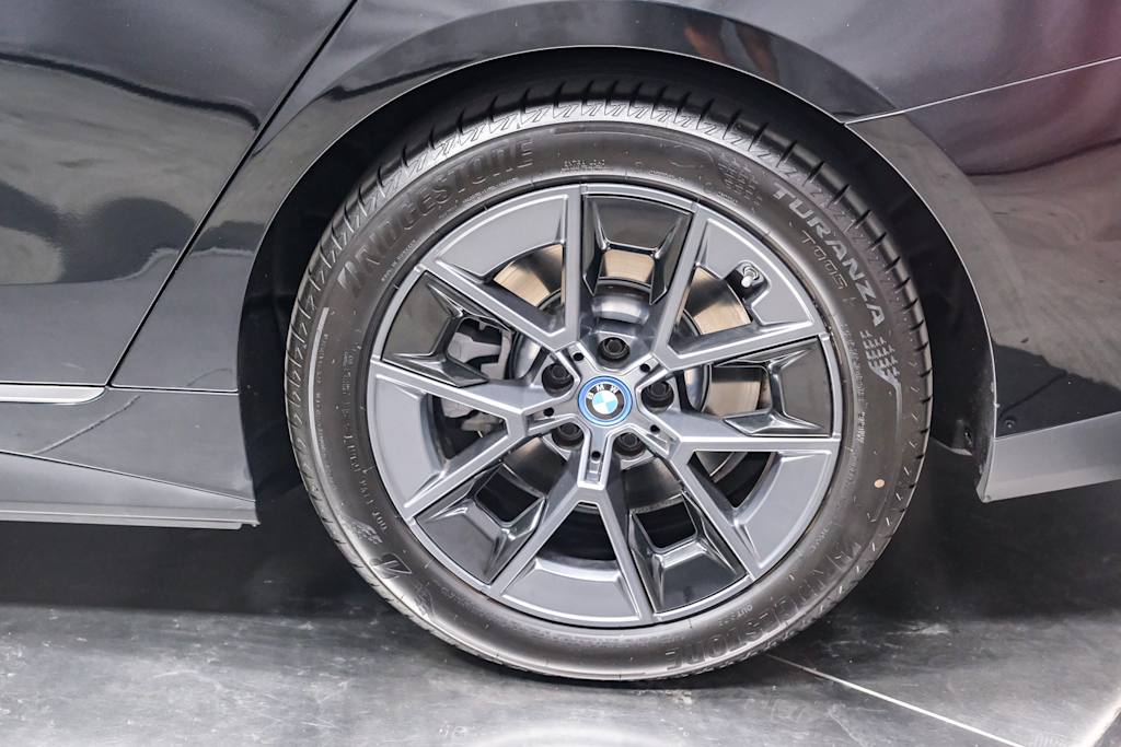 Thumbnail: 2023 BMW i4 - 6