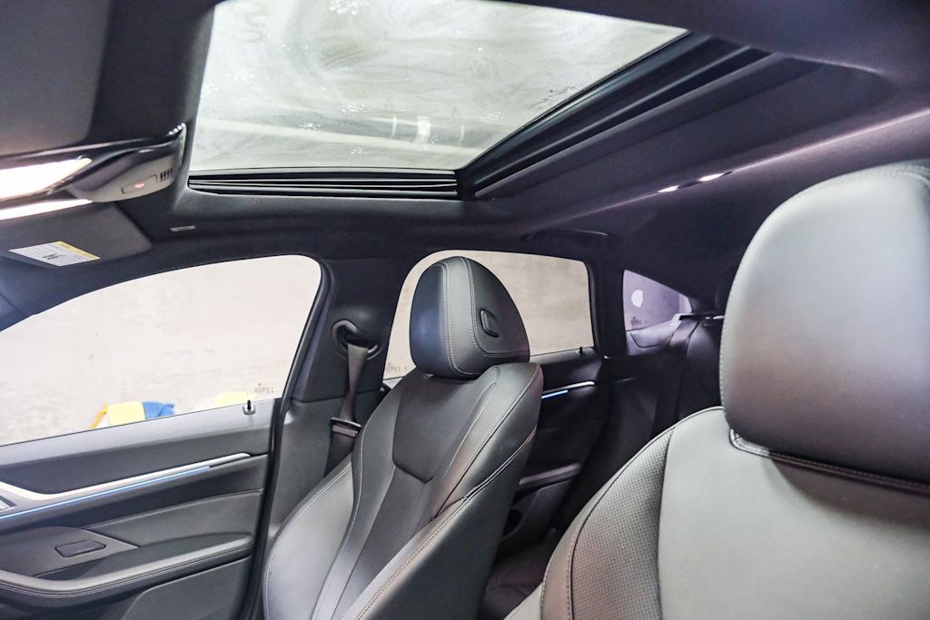 Thumbnail: 2023 BMW i4 - 33