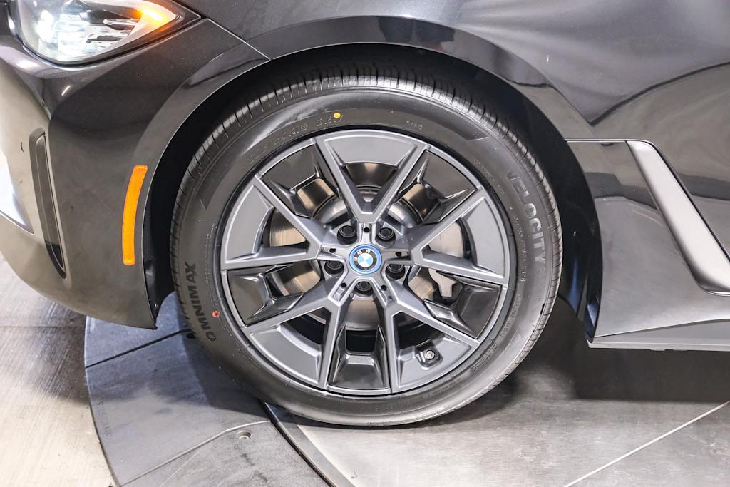 Thumbnail: 2023 BMW i4 - 21