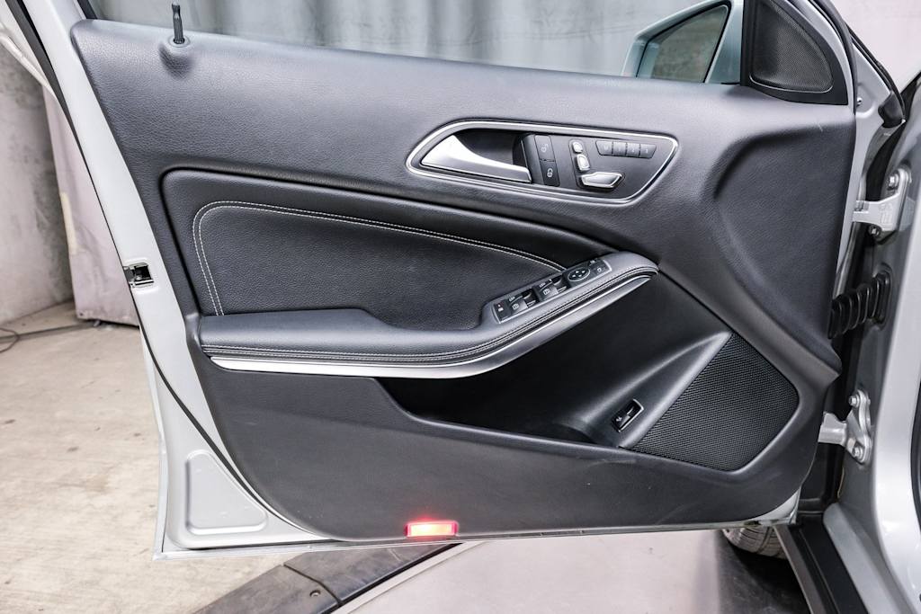 Thumbnail: 2018 Mercedes-Benz GLA - 23