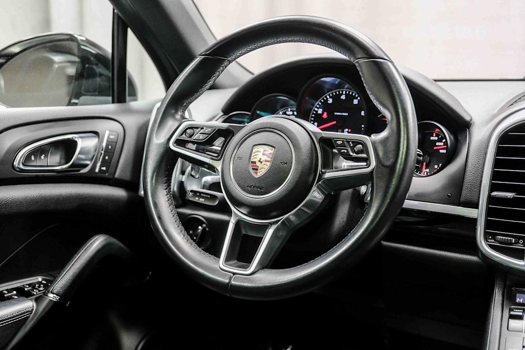 Thumbnail: 2016 Porsche Cayenne - 12
