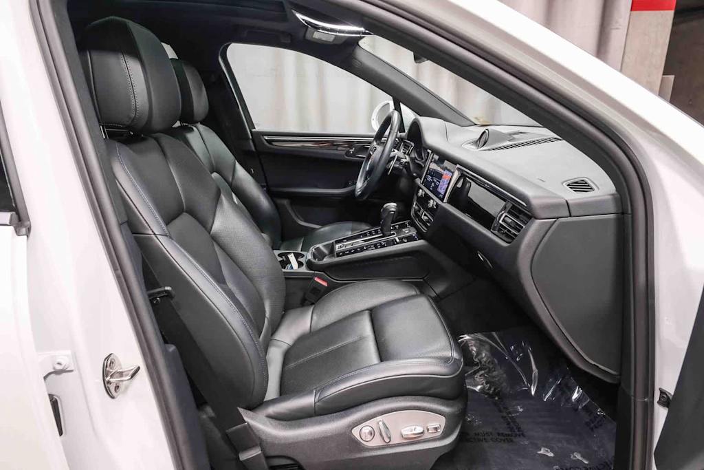 Thumbnail: 2023 Porsche Macan - 9