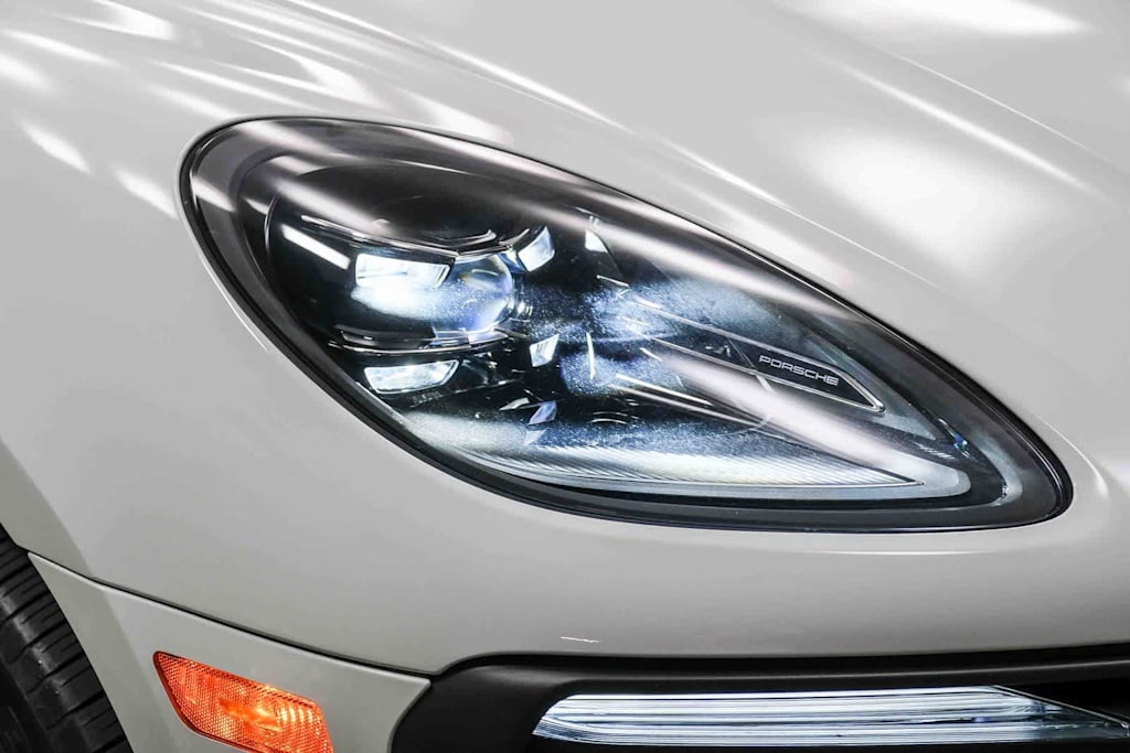 Thumbnail: 2023 Porsche Macan - 23