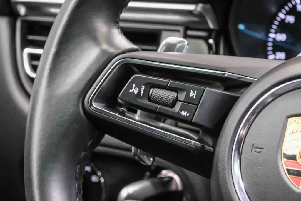 Thumbnail: 2023 Porsche Macan - 26