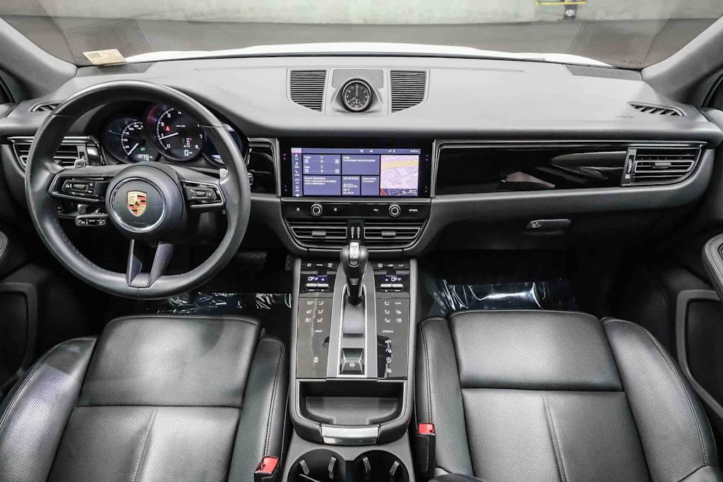 Thumbnail: 2023 Porsche Macan - 2