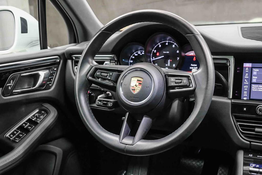 Thumbnail: 2023 Porsche Macan - 8