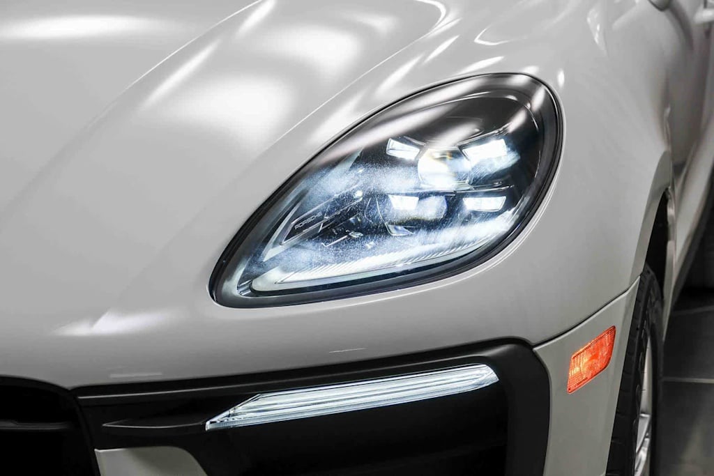 Thumbnail: 2023 Porsche Macan - 21