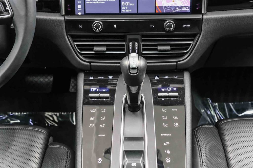 Thumbnail: 2023 Porsche Macan - 13