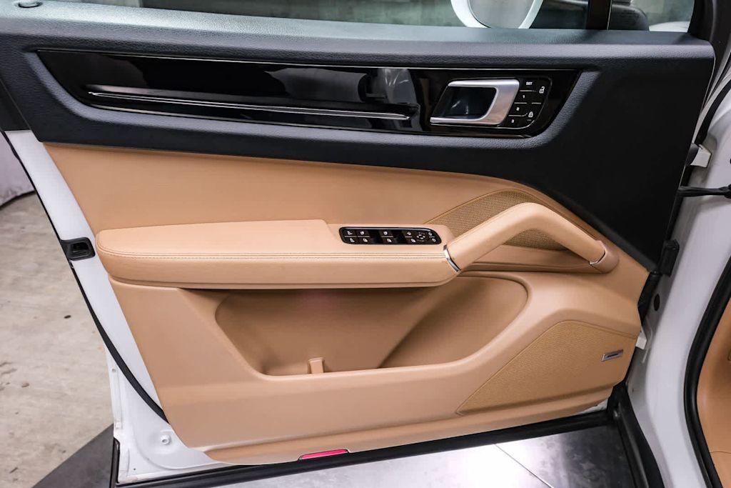 Thumbnail: 2020 Porsche Cayenne - 29