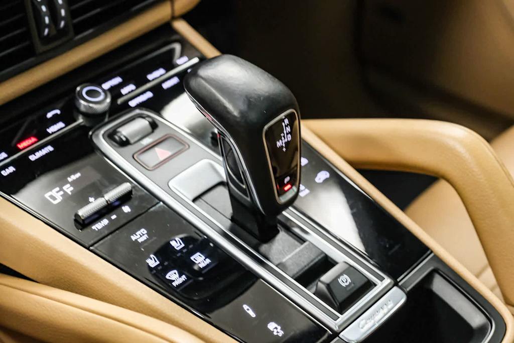 Thumbnail: 2020 Porsche Cayenne - 27