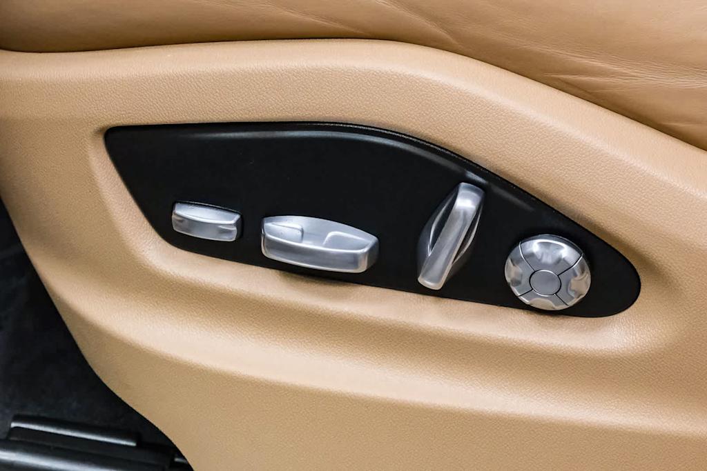Thumbnail: 2020 Porsche Cayenne - 30