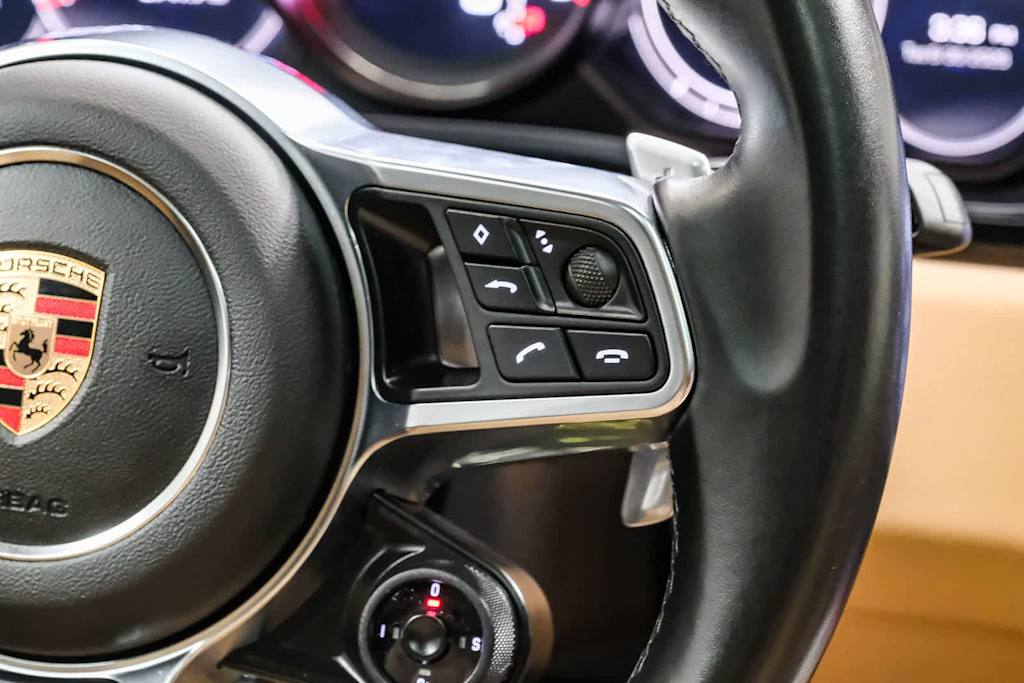 Thumbnail: 2020 Porsche Cayenne - 25