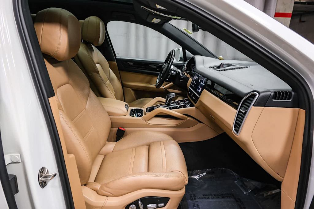 Thumbnail: 2020 Porsche Cayenne - 10