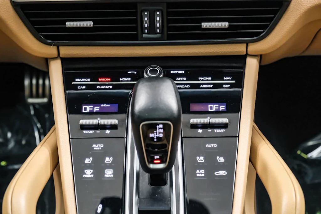 Thumbnail: 2020 Porsche Cayenne - 14