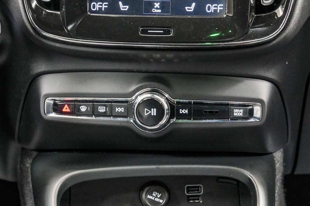Thumbnail: 2019 Volvo XC40 - 24