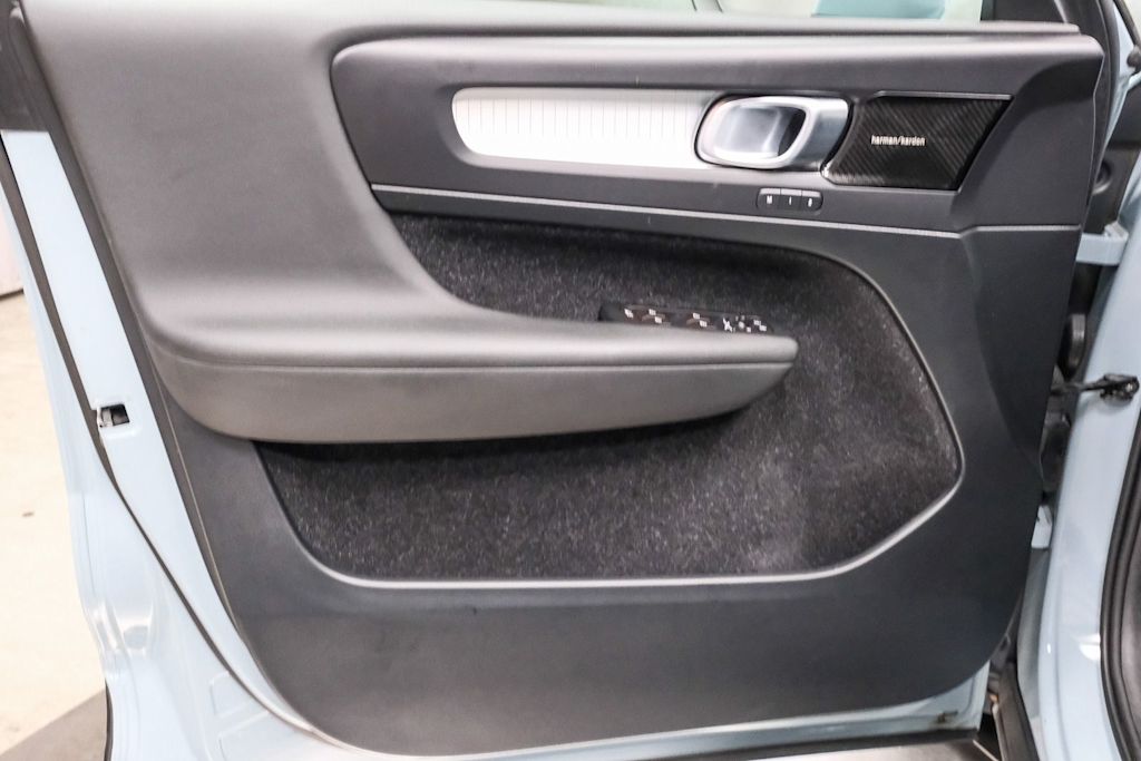 Thumbnail: 2019 Volvo XC40 - 28