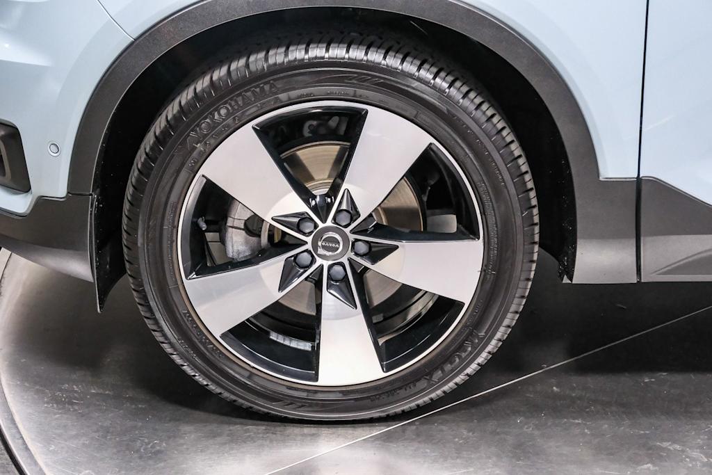 Thumbnail: 2019 Volvo XC40 - 19