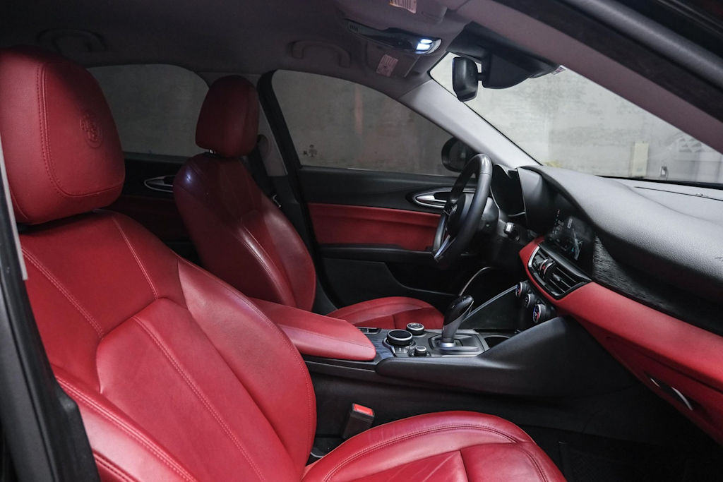 Thumbnail: 2018 Alfa Romeo Giulia - 8