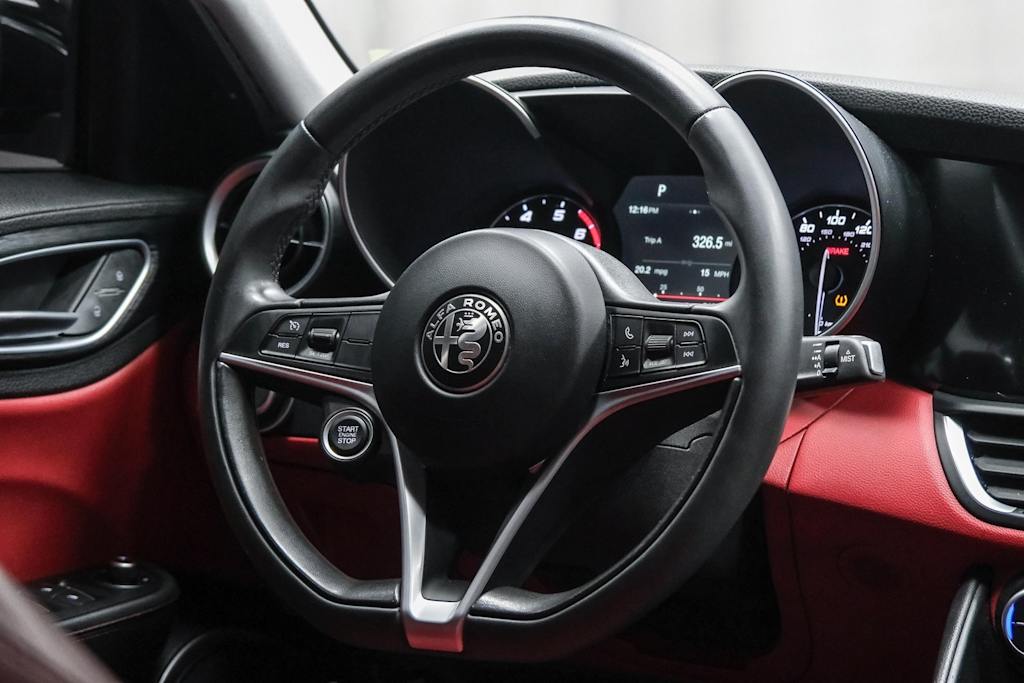 Thumbnail: 2018 Alfa Romeo Giulia - 7