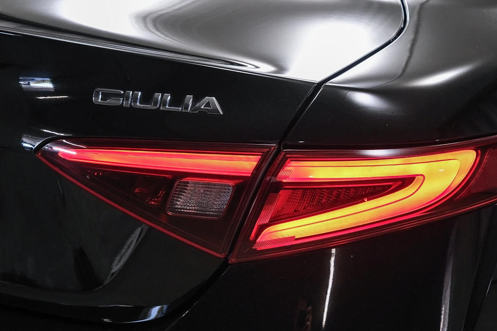 Thumbnail: 2018 Alfa Romeo Giulia - 15