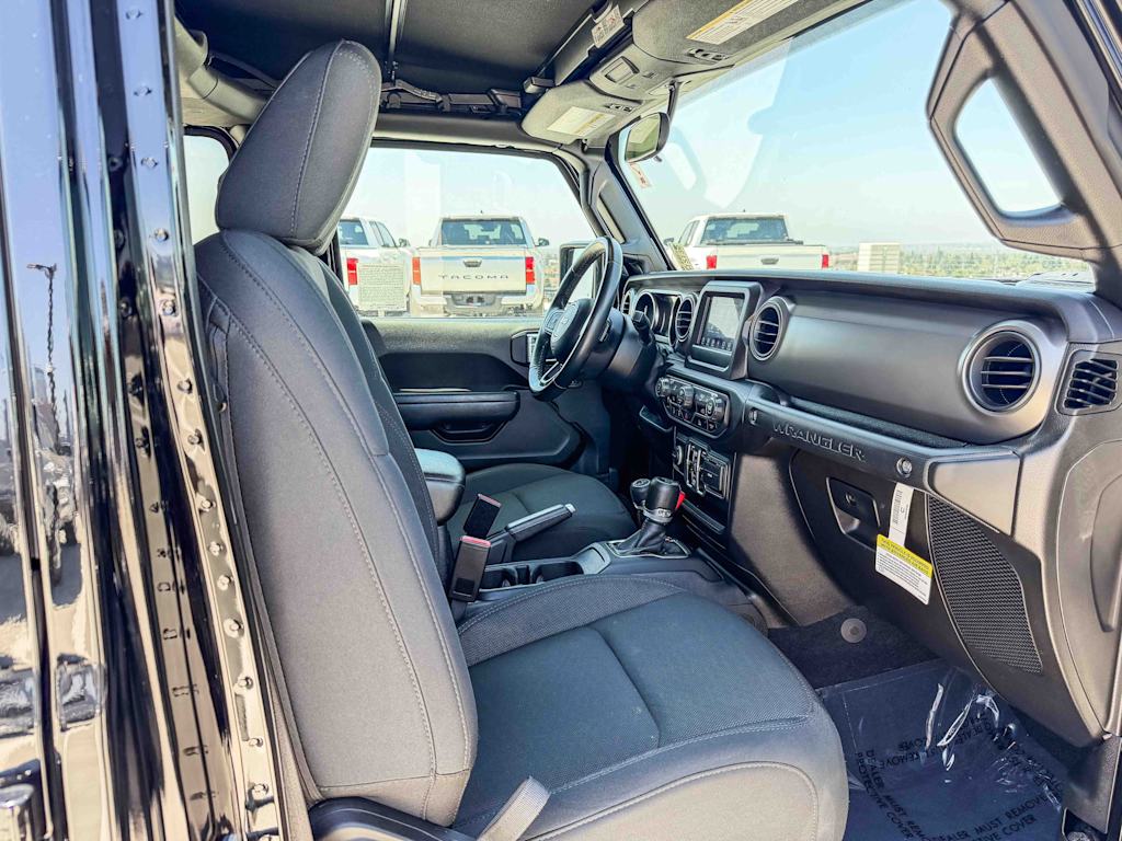 Thumbnail: 2022 Jeep Wrangler - 9