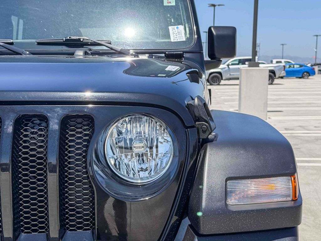 Thumbnail: 2022 Jeep Wrangler - 19