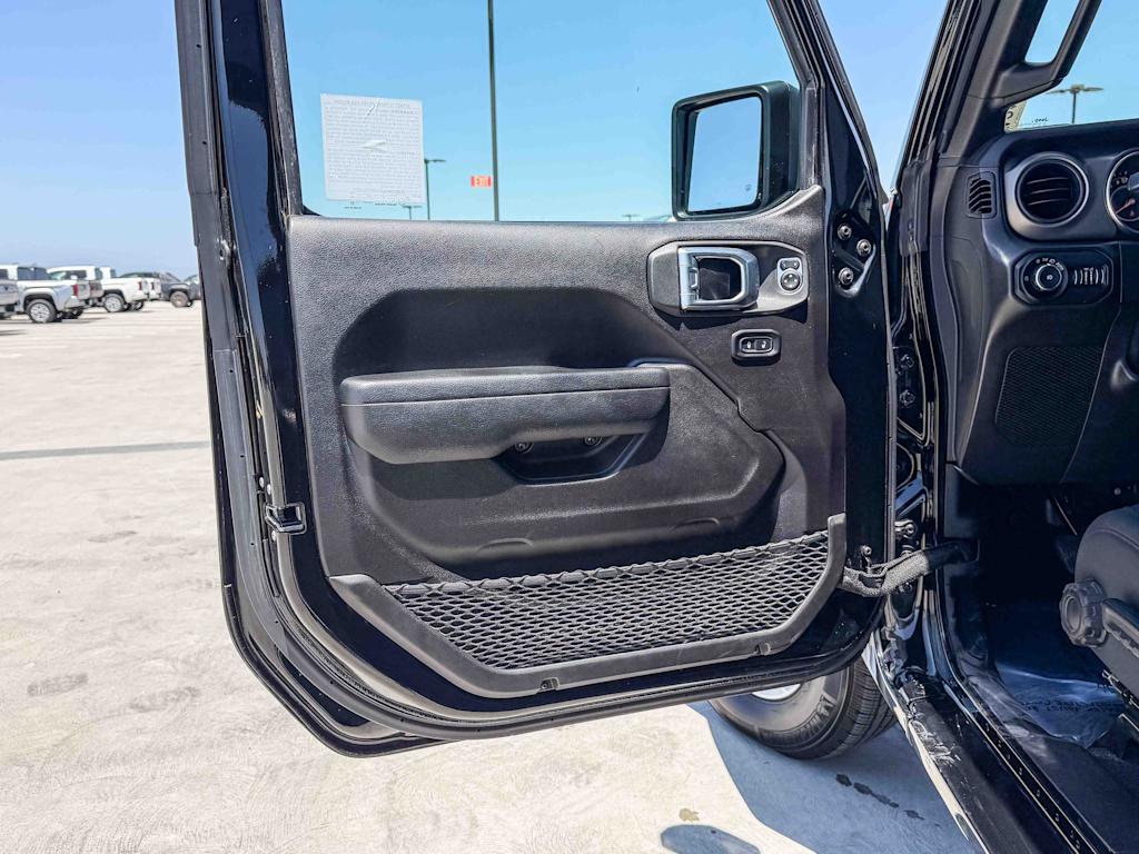 Thumbnail: 2022 Jeep Wrangler - 23