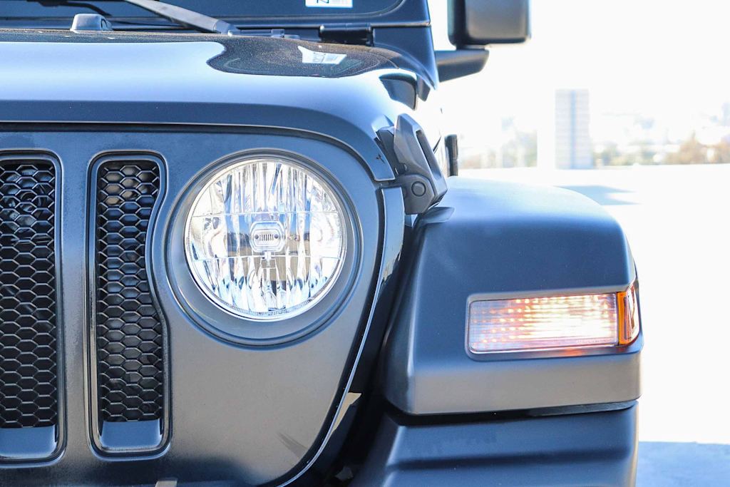 Thumbnail: 2022 Jeep Wrangler - 18