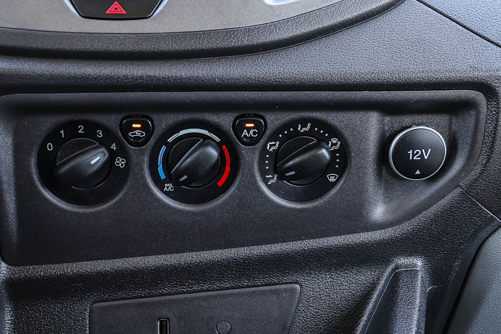 Thumbnail: 2018 Ford Transit Series - 24