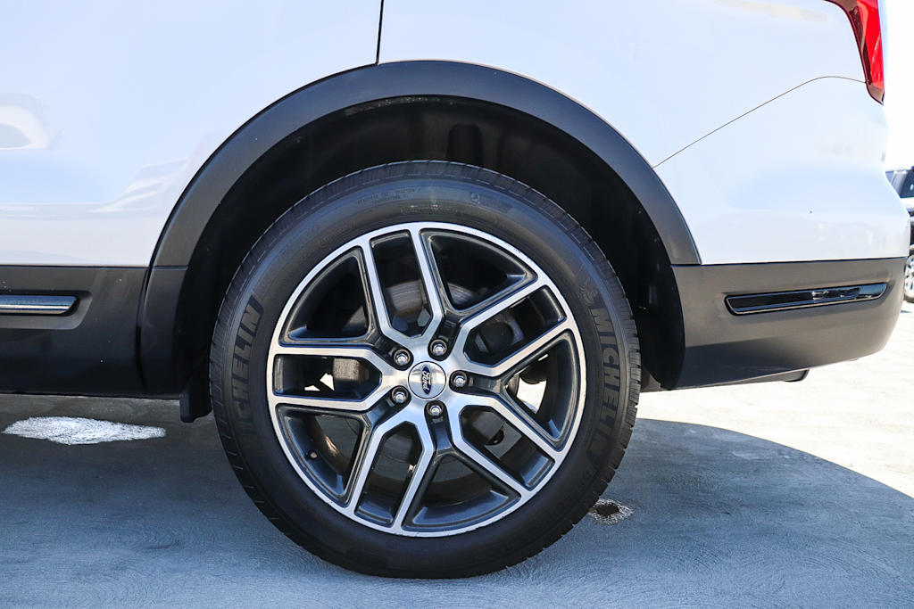 Thumbnail: 2019 Ford Explorer - 6