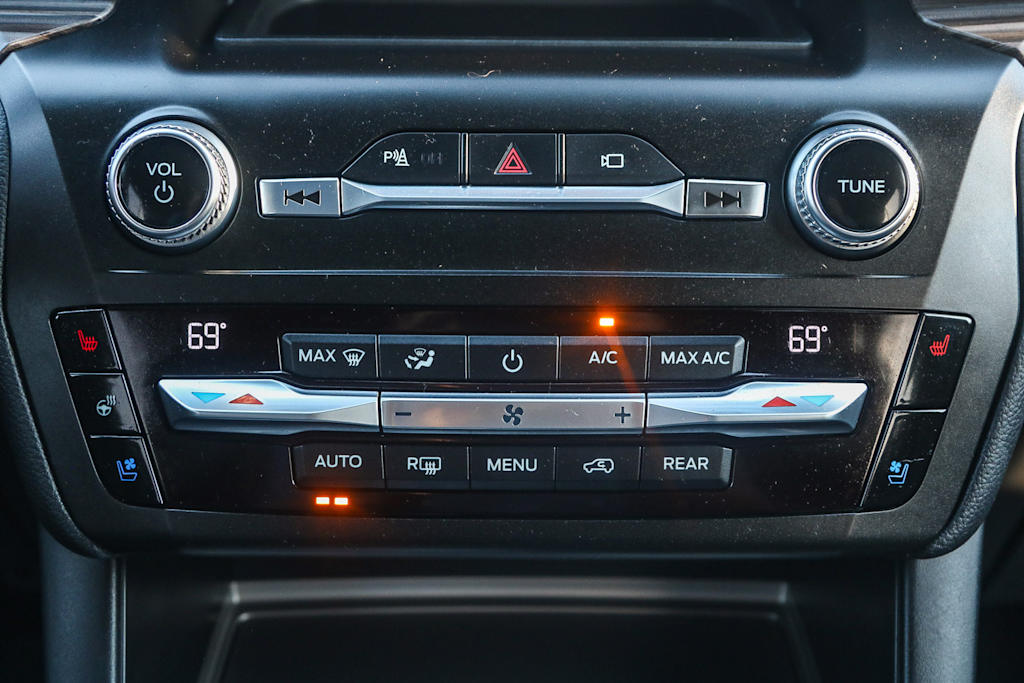 Thumbnail: 2020 Ford Explorer - 22