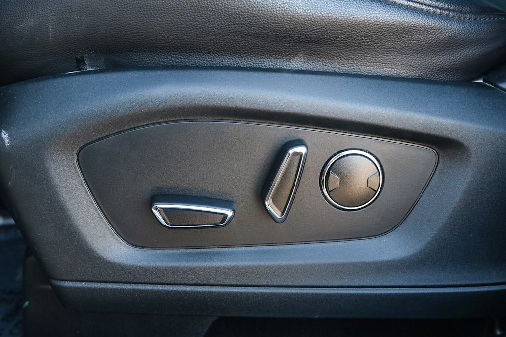 Thumbnail: 2020 Ford Explorer - 25