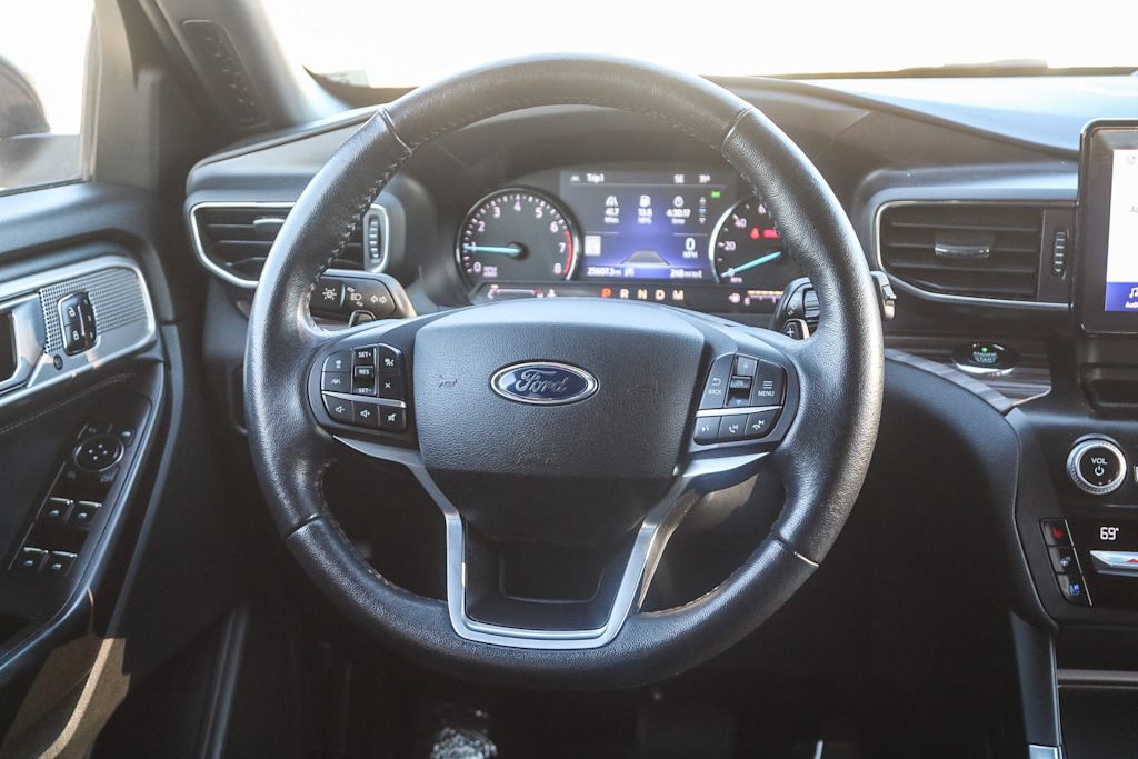 Thumbnail: 2020 Ford Explorer - 8