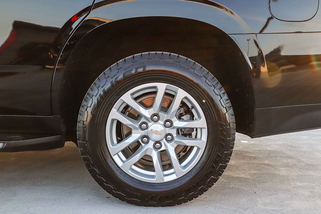Thumbnail: 2024 Chevrolet Tahoe - 5