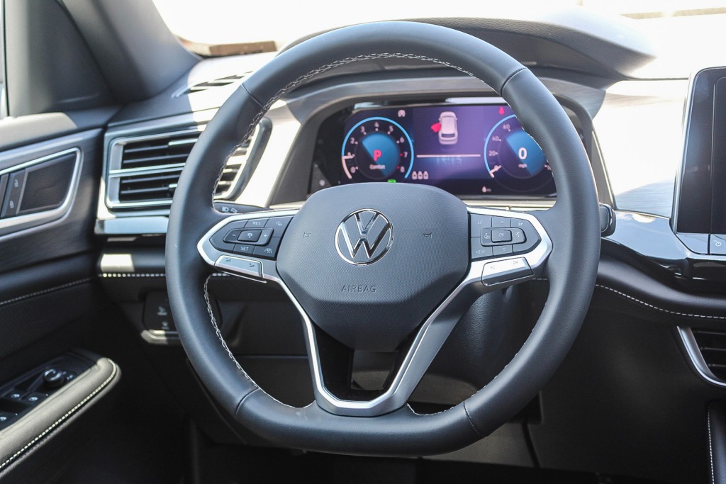 Thumbnail: 2024 Volkswagen Atlas - 3