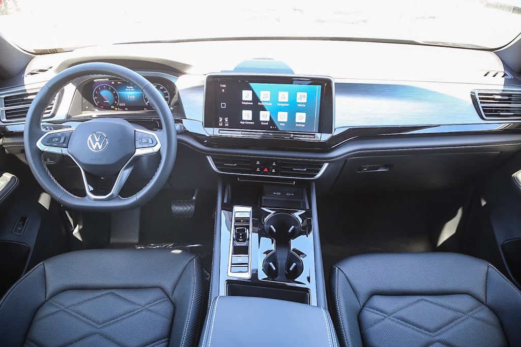 Thumbnail: 2024 Volkswagen Atlas - 3