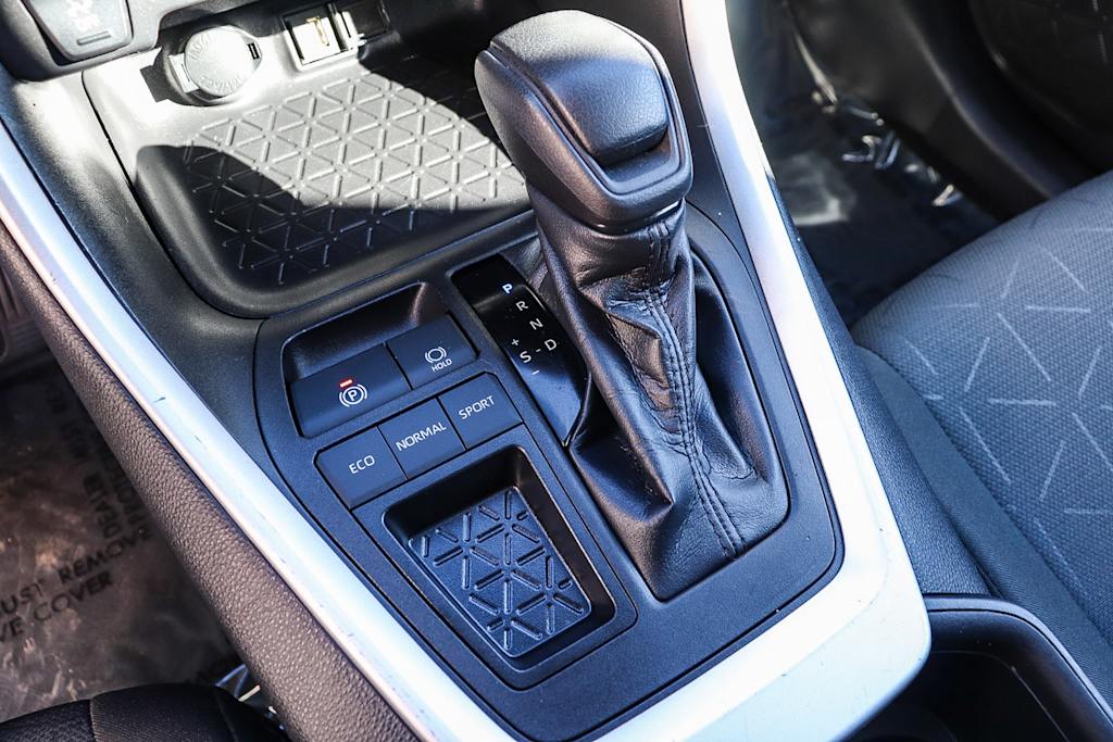 Thumbnail: 2022 Toyota RAV4 - 16