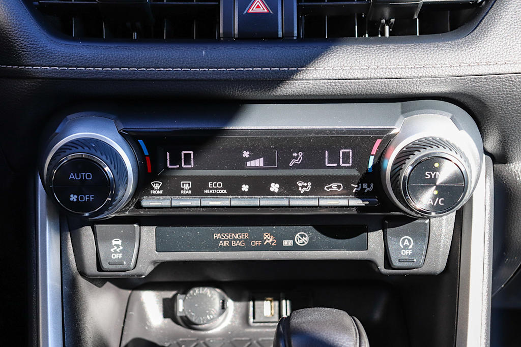 Thumbnail: 2022 Toyota RAV4 - 24